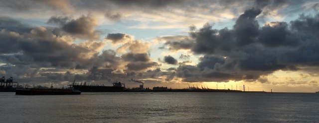 Sunset over the Hook of Holland - The miserable robots from GB's border force could learn a few tips on customer relations from the Dutch.